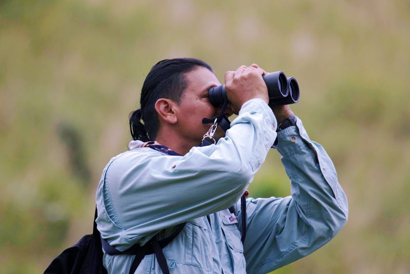 Egor Merik Sánchez looking through binoculars